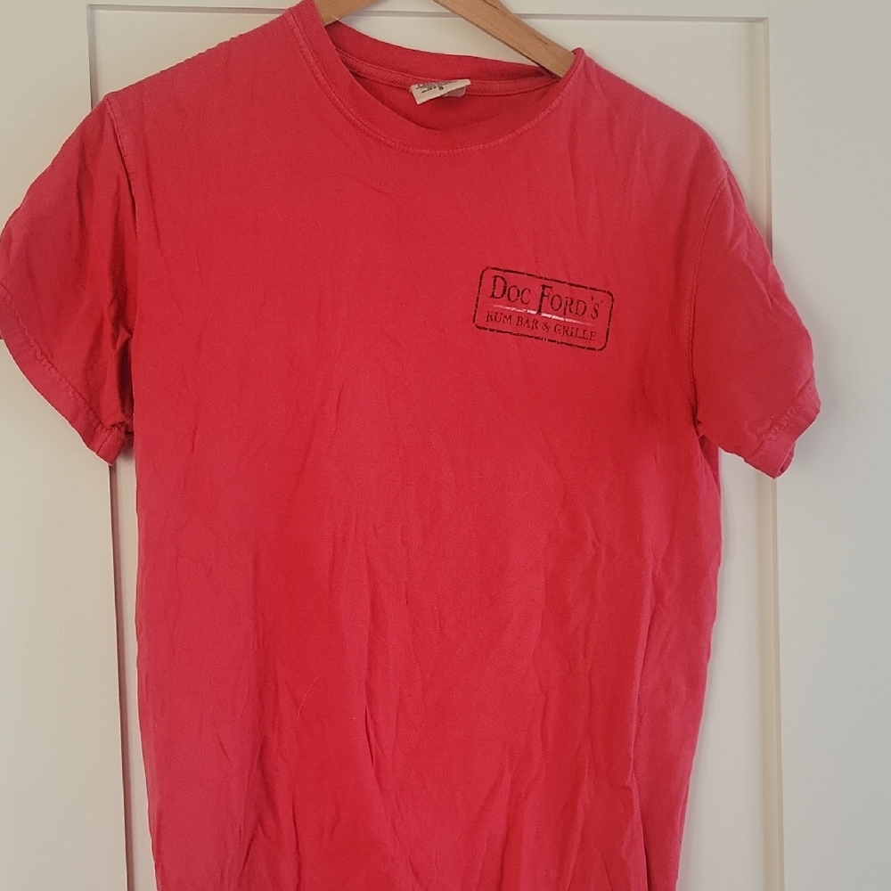 Doc Ford's Red Tee EUC
